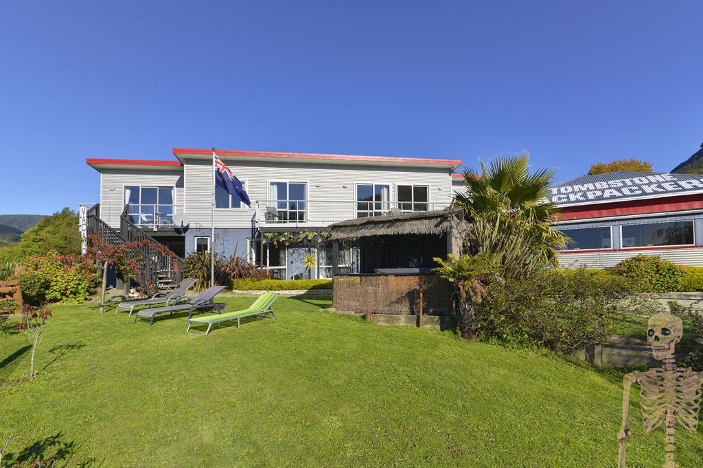 Tombstone Motel, Lodge & Backpackers Picton Eksteriør billede